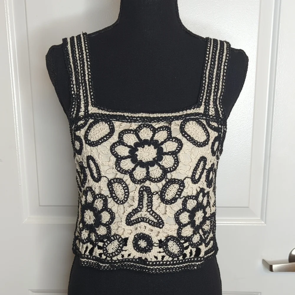 NEW Rebellion Crochet Tank Top Floral Fully Lined Crop Black and Cream Size XS - Picture 4 of 12